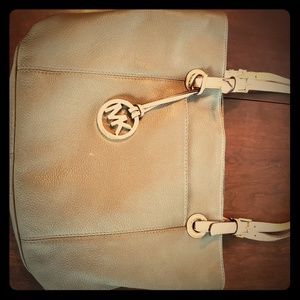 Micheal Kors purse